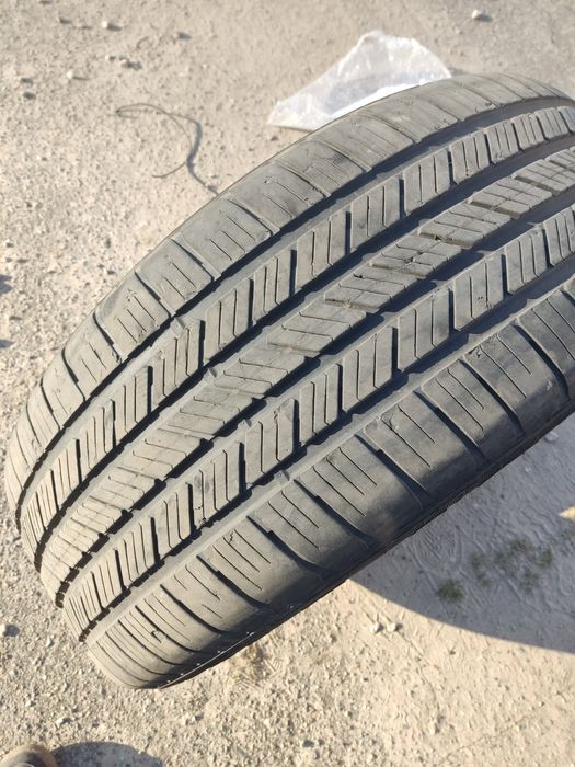 Продам шины GOODYEAR 235/55/19 пара. Ціна за одну.