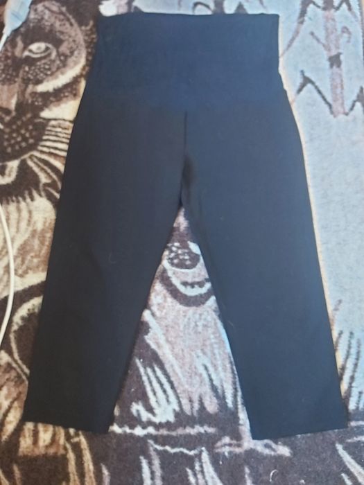 Spodnie dla kobiety z większym obwodem w talii lub ciąży