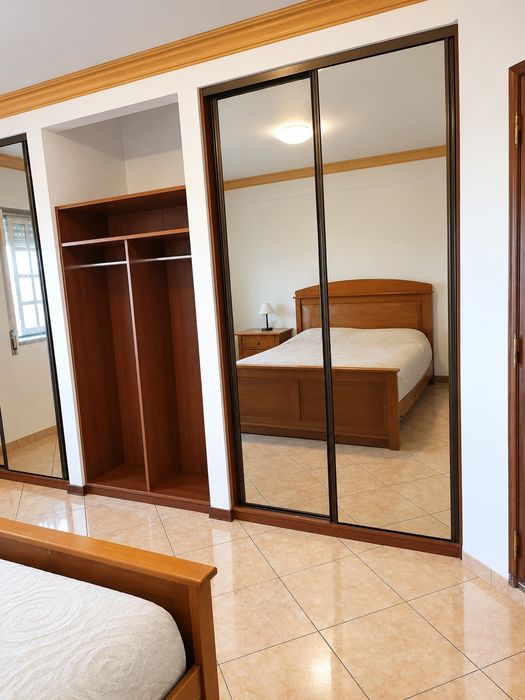 Quarto Mobilado com w.c para Arrendar