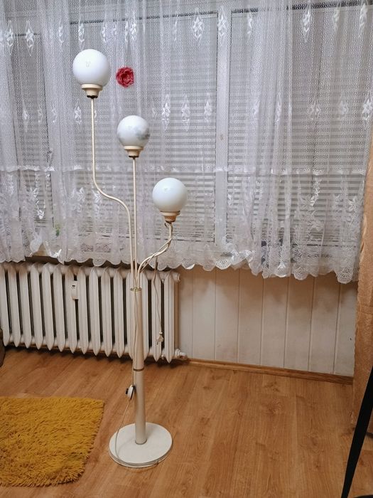Sprzedam ładną lampę stojącą
