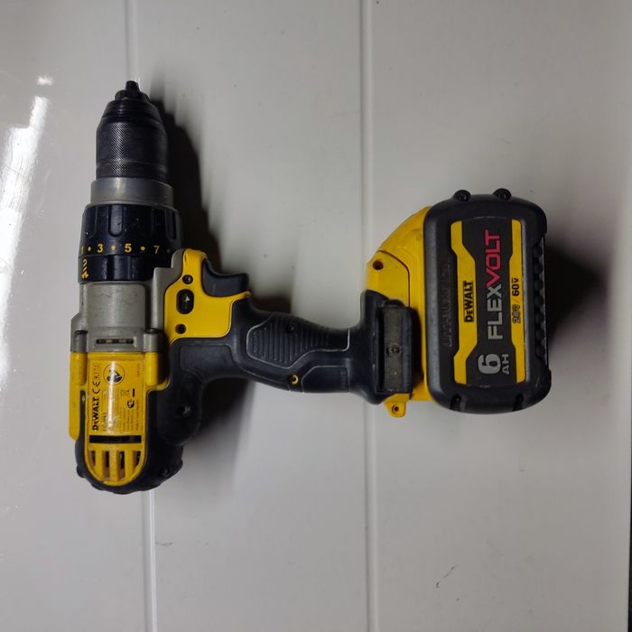 Шуруповерт DeWalt DCD 985