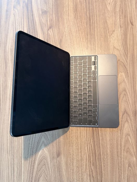 iPad Pro 13” M4 2TB Wi‑Fi + 5G + Magic Keyboard PT