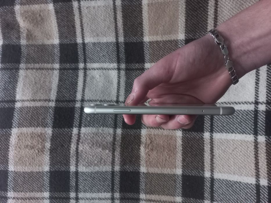 продам айфон 11 на 64 Гб,НЕВЕРЛОК