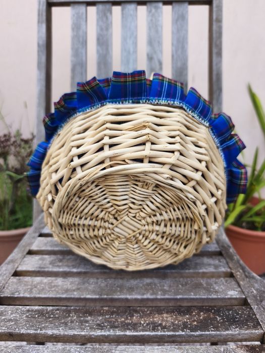 Cesta com forro em pano.