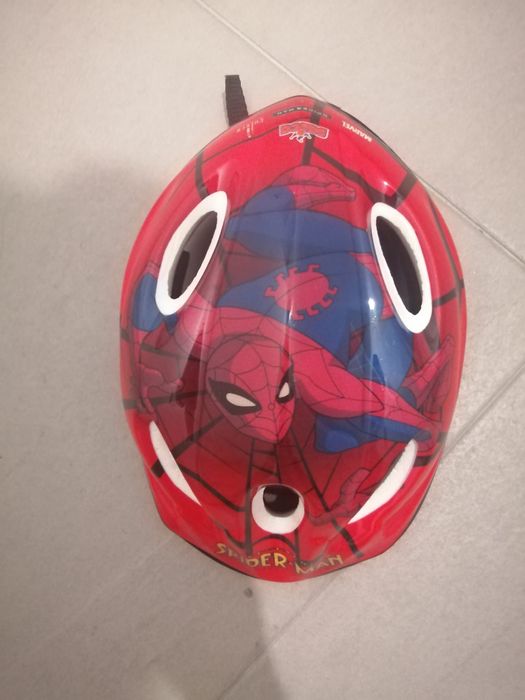 Capacete de bicicleta de criança ( diâmetro 53 cm).