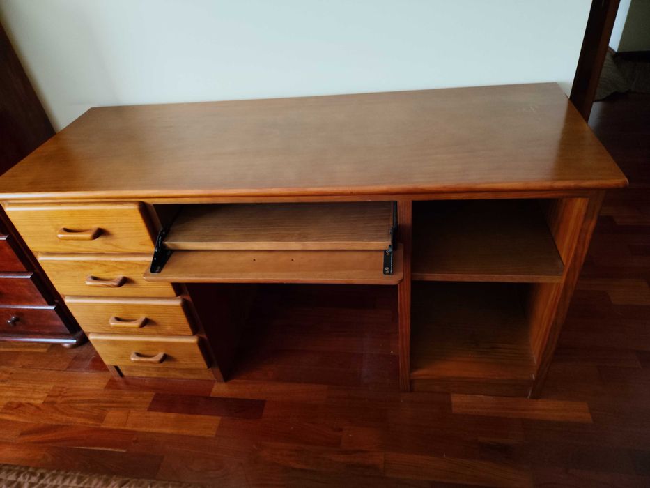 Secretaria em pinho maciço
