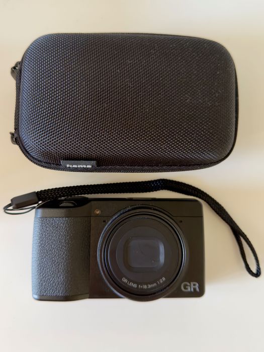 Ricoh GR III HDF, stan idealny, komplet z pudełkiem + futerał
