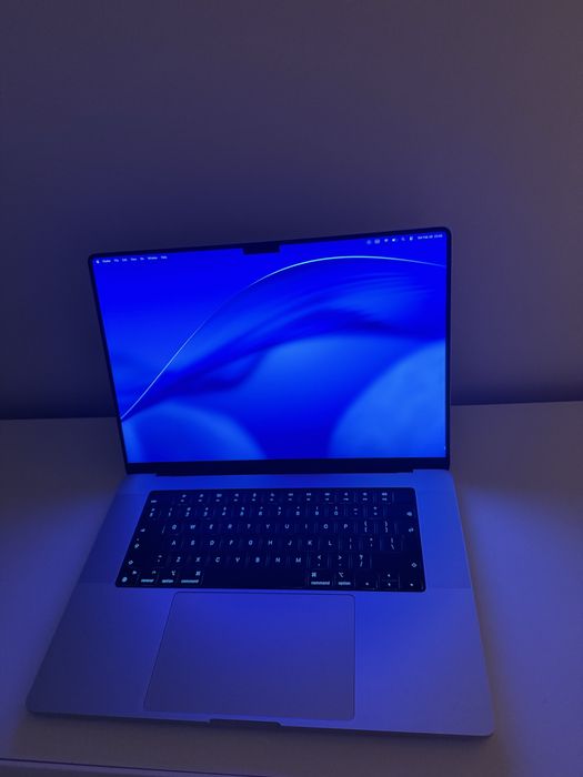 Macbook Pro 16 M3 Pro 18GB RAM 512GB , ART ,Laptop