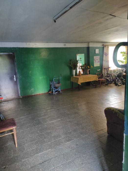 Сдам двухкомнатную гостинку  по улице Ньютона