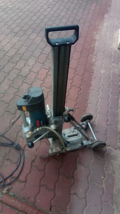 Wiertnica Bosch GDB2200WE ze statywem.