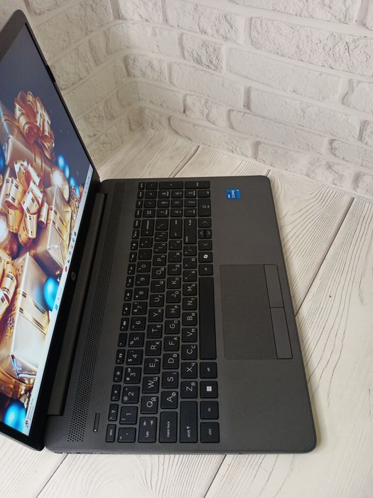 Ноутбук HP 250R G9 I5-1335U 10 ядер є коробка