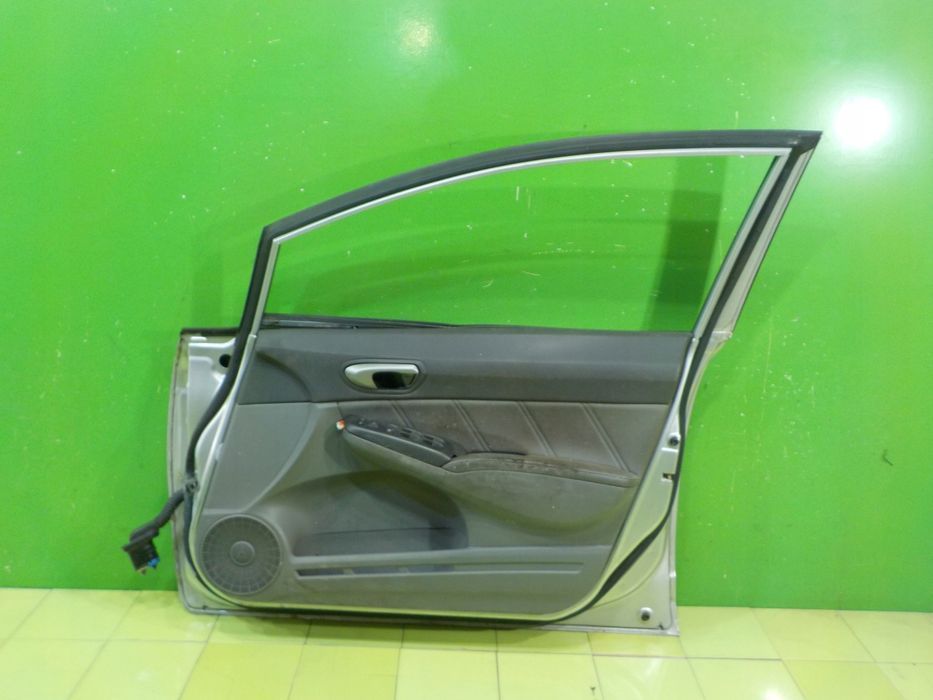 HONDA CIVIC VIII 1.4 I-DSI 07r SEDAN 4D drzwi prawe przod
