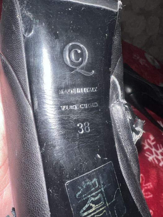 Продам новые фирменные ботинки