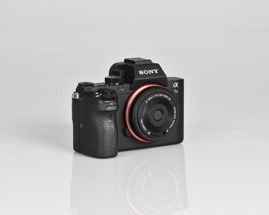 Sony A7 II com lente Viltrox 28mm, carregador e bateria extra