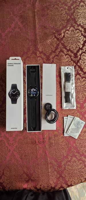 Продам годовалые Samsung Galaxy Watch 4, 46 мм, в новом состоянии