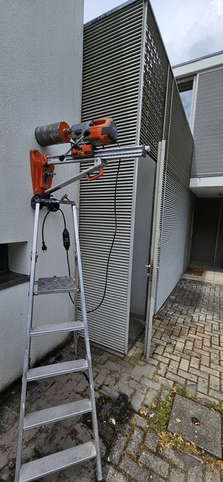 Furos em betão armado