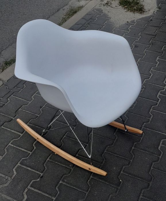 Fotel nowy na biegunach biały