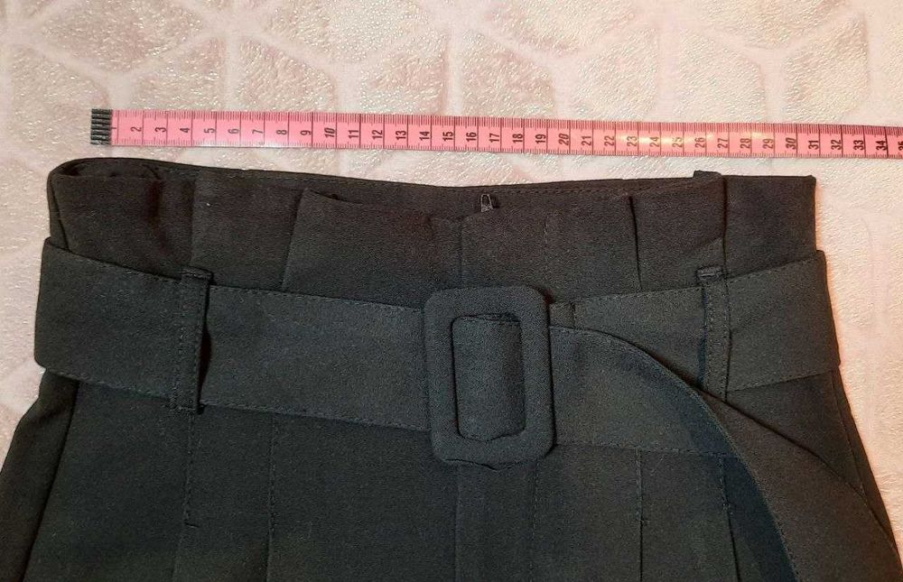Трендові чорні брюки з високою посадкою Bershka
