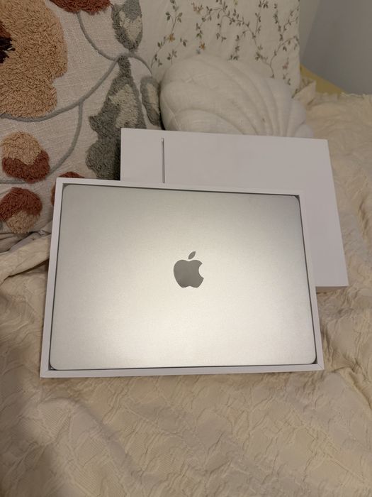 MacBook Air 13″ super moc 2TB SSD /24 GB RAM !!!