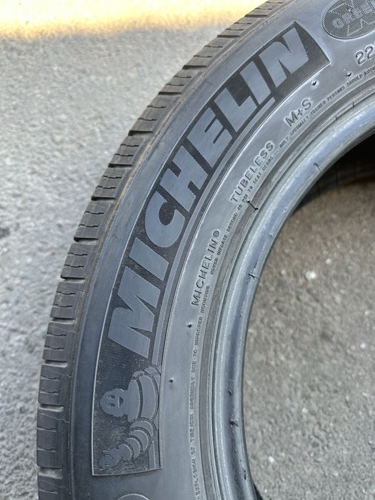 Шини 225 60 17 99T Michelin Defender XT пара