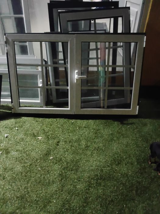 Janelas alumínio branco vidro duplo quadriculado abrir oscilobatentes