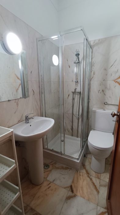 Quarto em Oeiras/Estação