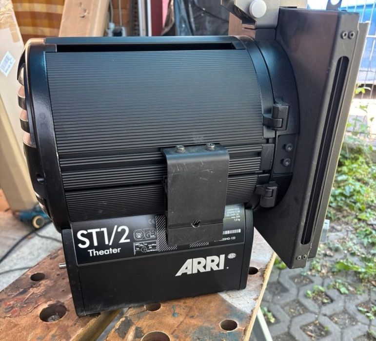 Reflektor Teatralny ARRI True Blue ST1/2 Theater