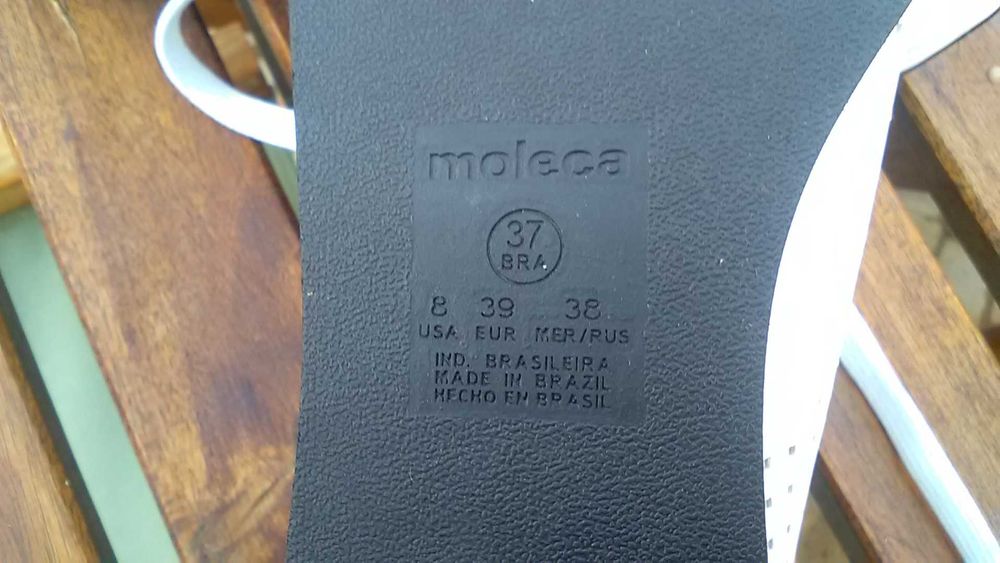 Sapatos marca Moleca