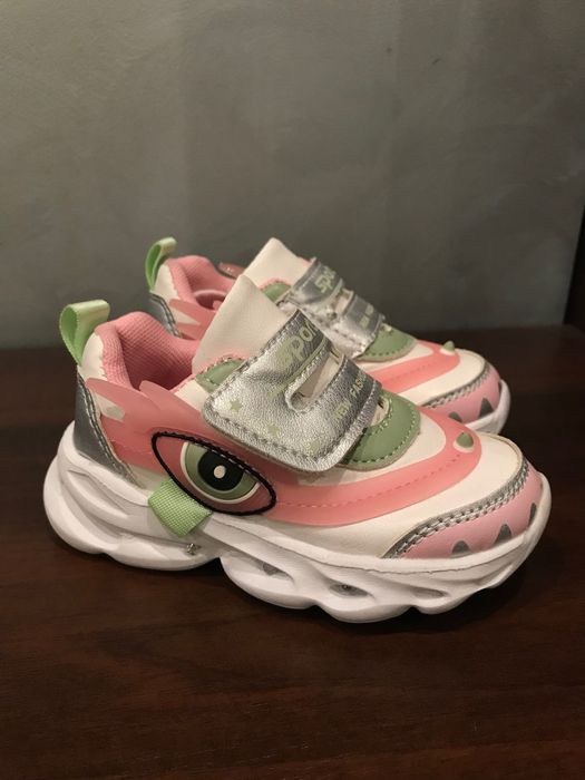 Кросівки ,топіки,взуття дитяче