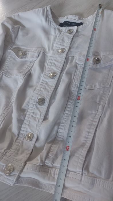 Narzutka kurteczka ślubna biała sinsay jeans aplikacja bolerko marynar