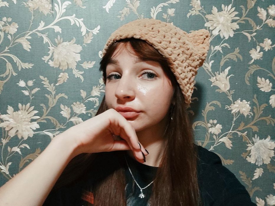 шапка з вушками в'язана