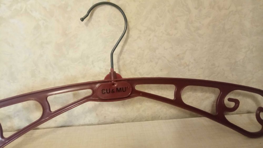 Плечики для одежды. Маникены.
