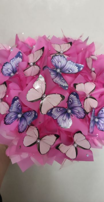 Букети з метеликів з підсвічуванням гірляндою