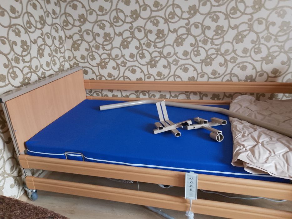 Nowe elektryczne łóżko dla chorego