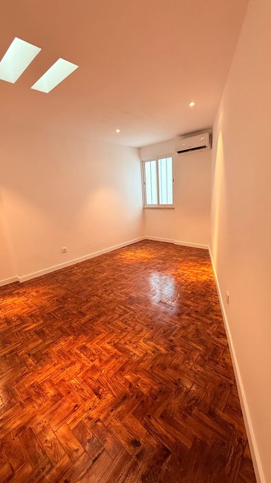 T2 Totalmente Remodelado com Espaço Exterior ,Ar-Cond Todas Divisões