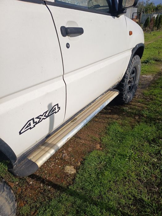 Nissan Terrano II64846541421059122