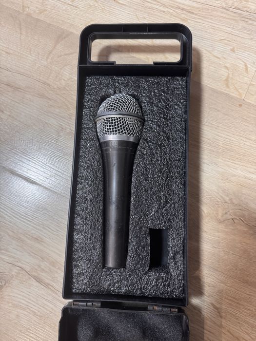 Динамічний мікрофон SAMSON Q8, ручний, у кейсі