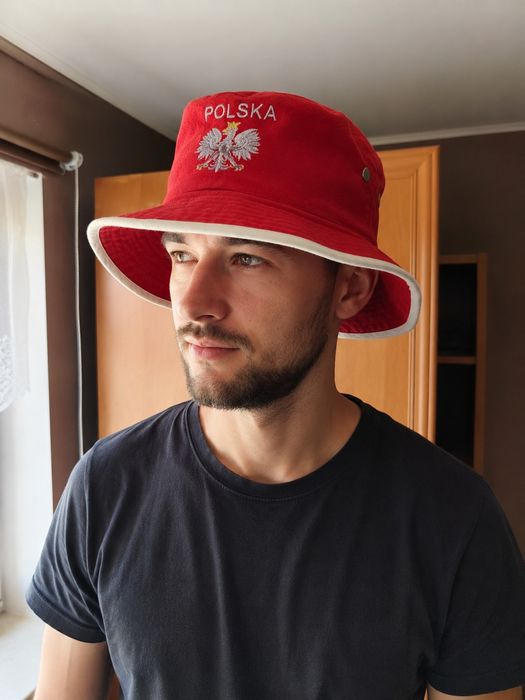 Kapelusz z napisem Polska