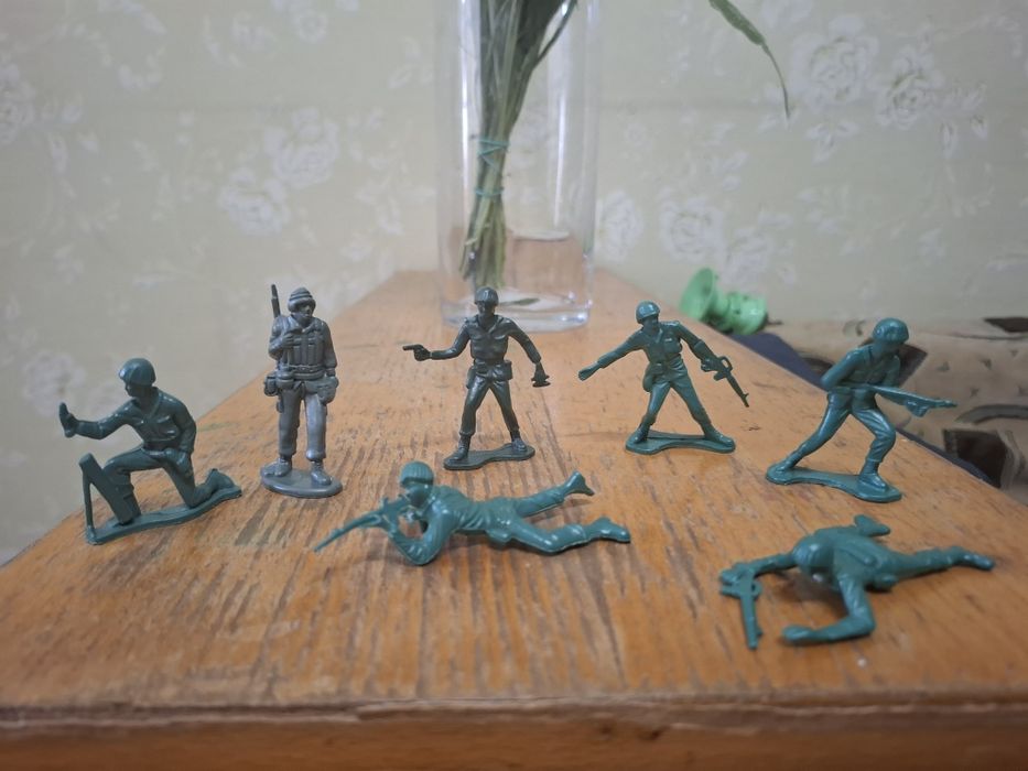Продаю солдатиків