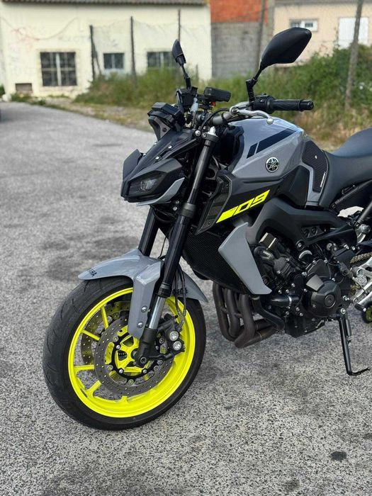 Yamaha MT-09 Night Fluo | Nacional