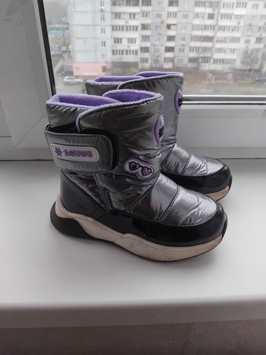 Продам дутики,ботинки.