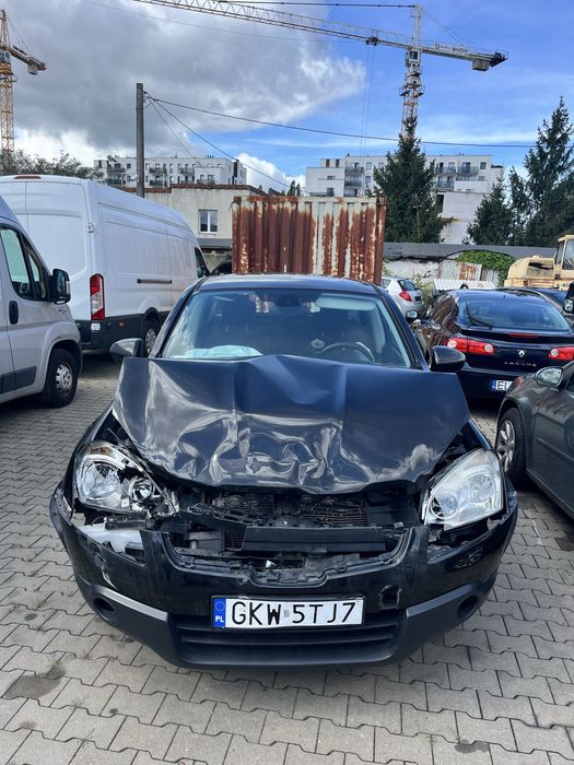 Nissan Qashqai J10 2.0 benzyna 2008 – cały samochód na części, po kolizji