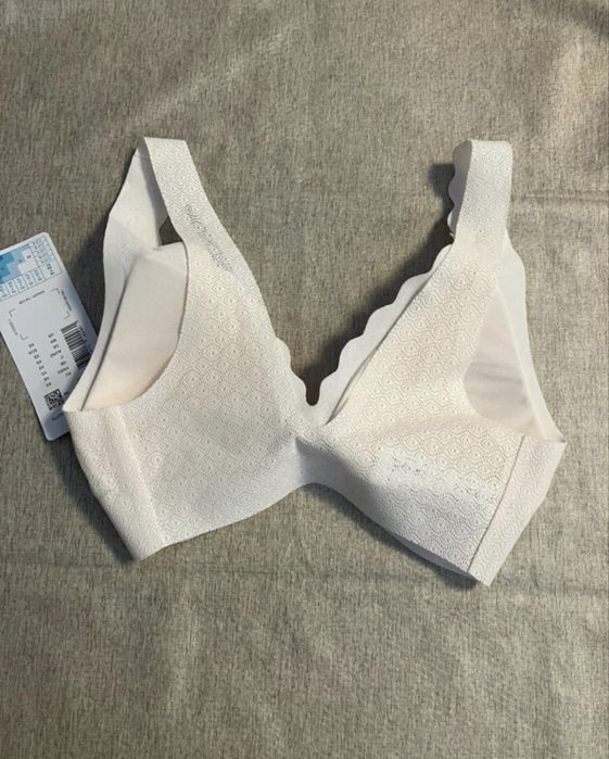 Biustonsz bezszwowy top Sloggi zero feel xs kremowy
