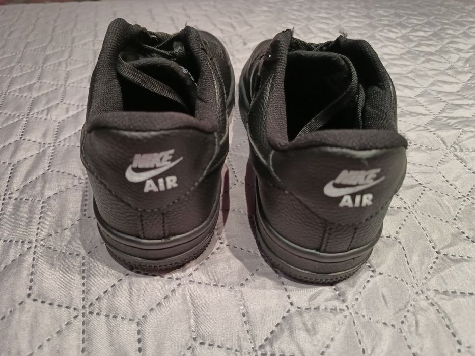 Sportowe czarne buty