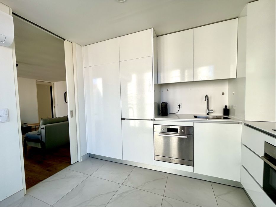 Arrendamento T2 mobilado, com vista e garagem no coração de Lisboa