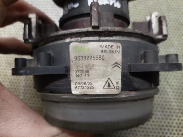 Farol nevoeiro frente direito CITROËN Xsara Picasso (N68)