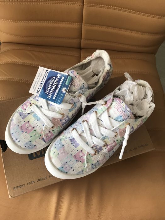 Продам НОВІ макасіни кеди кроссівки з принтом котиків Skechers р 37