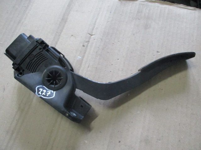 Pedal 8V219F836AA FORD FIESTA 2010 1.4TDCI FORD FIESTA 6 2009 1.4TDCI   0P  PRETO