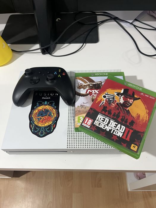 Xbox one S + dwie gry