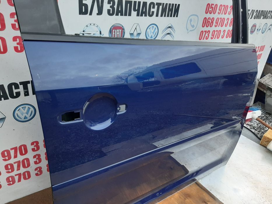 Дверка передня права Volkswagen Touran 2003-2010p вколір lc9z la7w ld7
